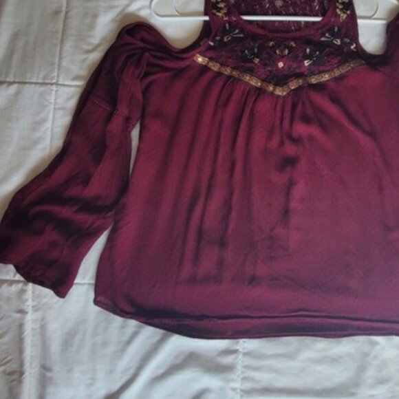 Cold Shoulder Peasant Blouse Red Purple Embroidered - Picture 3 of 6